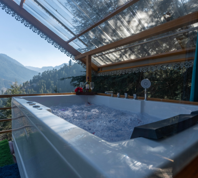 Jacuzzi at Jibhi Himalayan Retreat